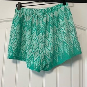 Women’s Bluetique Stretch Waistband Shorts with POCKETS! Size: Large